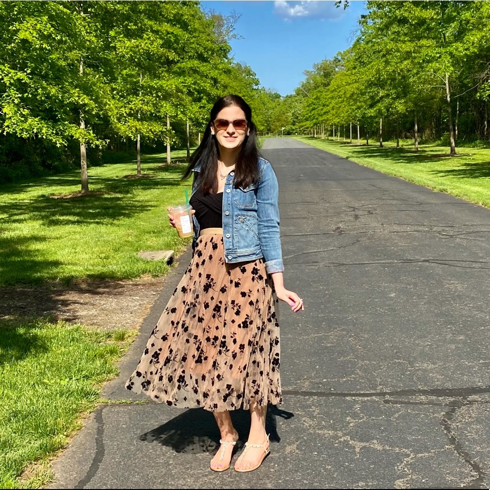 Meet your Posher, Elise